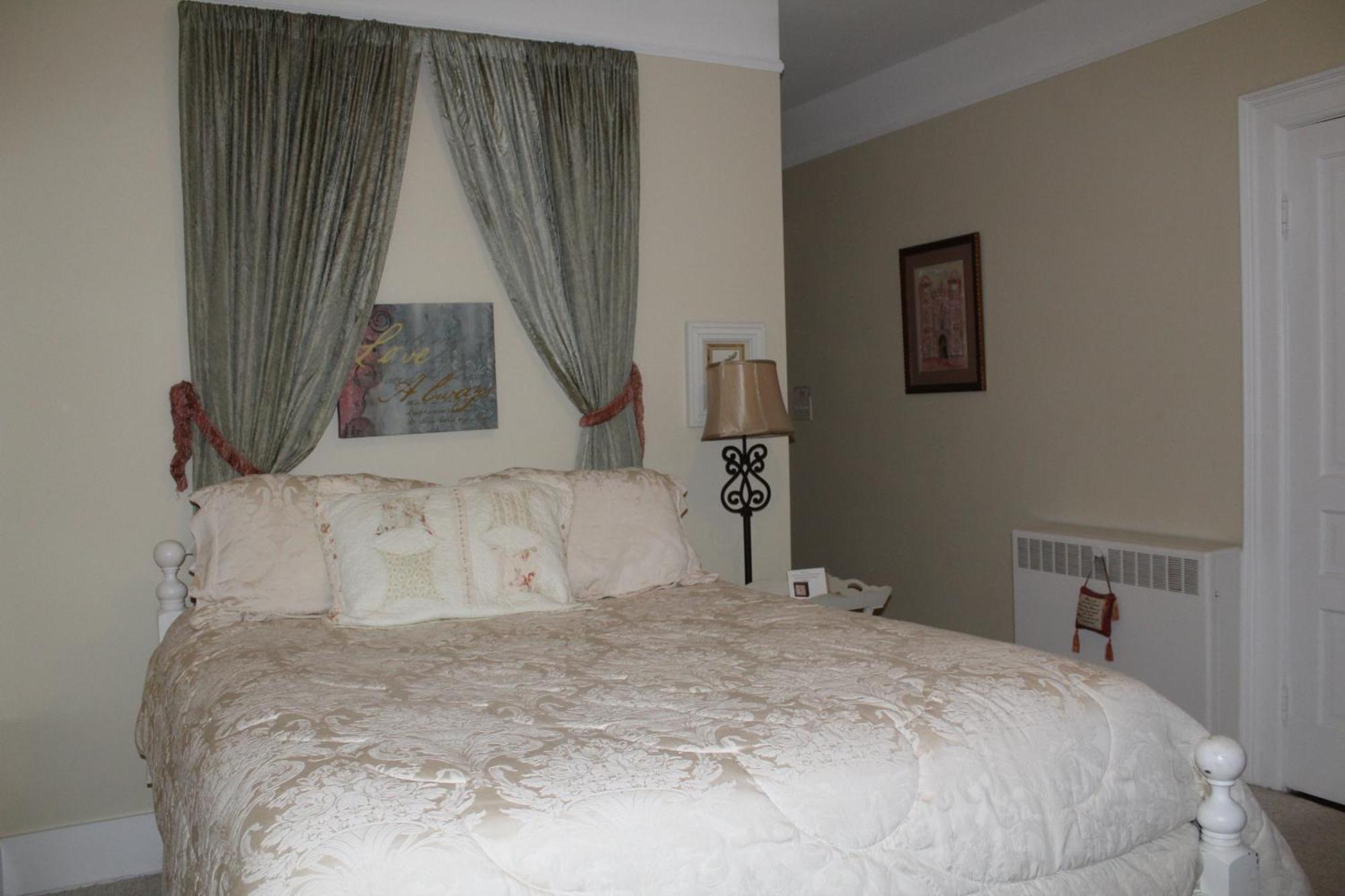 شاوث هيفن Monroe Manor Inn الغرفة الصورة
